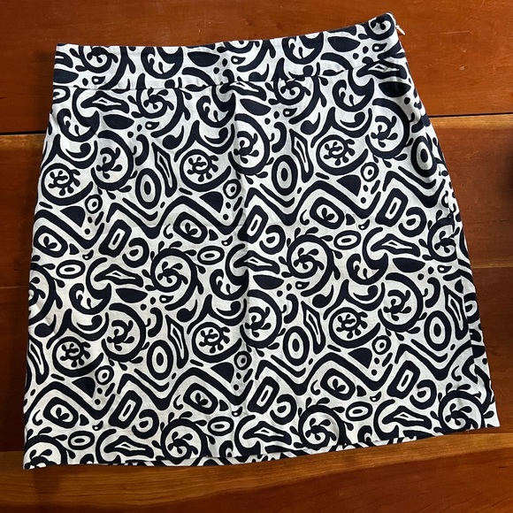 Ann Taylor Factory Skirt, Navy Blue and White abstract print, Size 8. - Picture 1 of 5